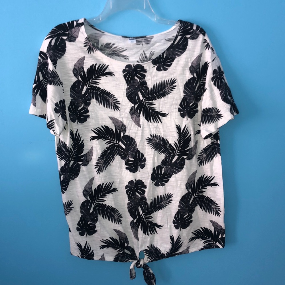 OLD NAVY- tshirt
